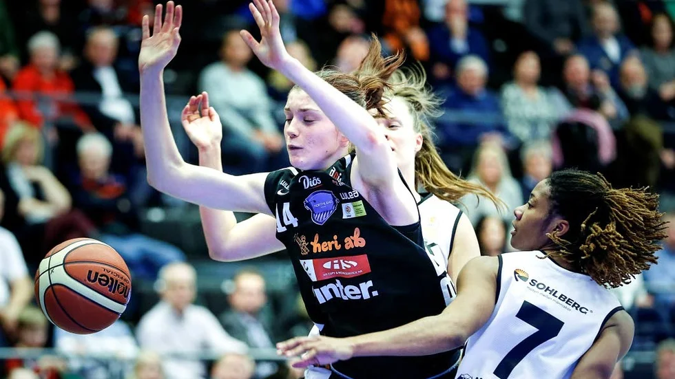 Positiv. Josefin Vesterberg gjorde illa sig. Men var snabbt tillbaka.