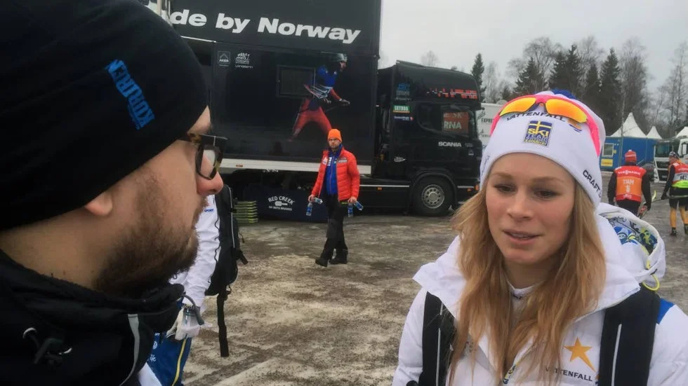 Besviken. Jennie Öberg blir intervjuad av Kurirens Simon Jakobsson.