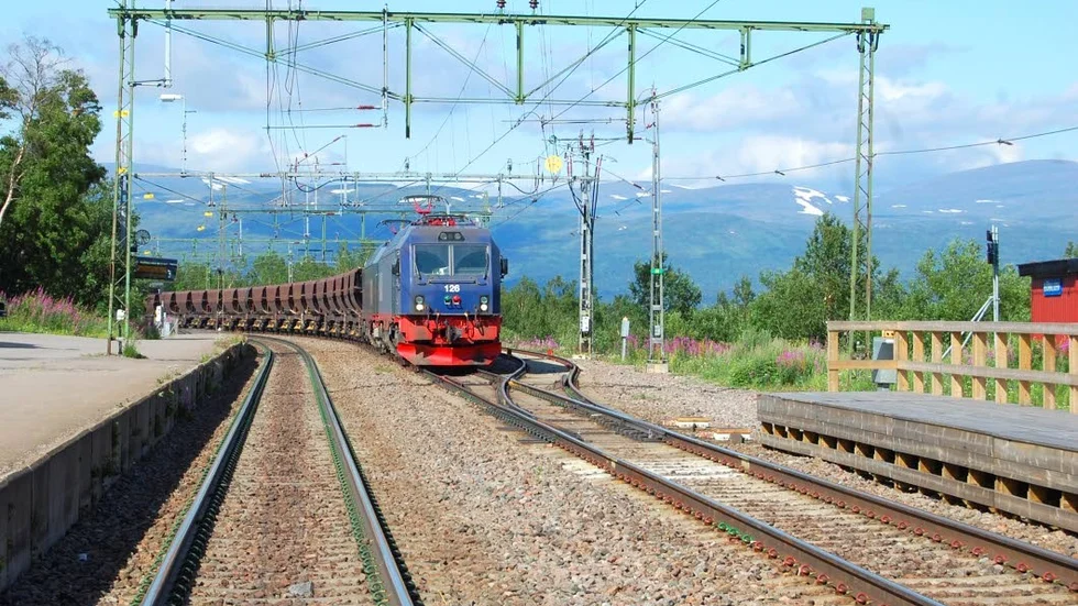 Dubbelspår krävs. Trafikverket inleder arbete med en järnvägsplan för dubbelspår Kiruna-Bergfors. De mötesstationer som byggts ut, här vid Björkliden, räcker inte för att klara kapaciteten.