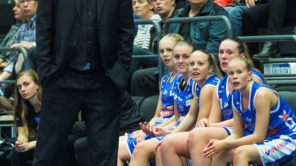 BG-gänget. Amanda Kantzy, tvåa i bild, här i NB.