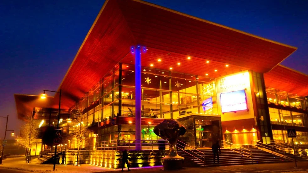 Symbolvärde. Kulturhuset i Luleå och det invigningsklara i Umeå har starkt symbolvärde i respektive stad. De är markörer för den önskvärda självbilden.