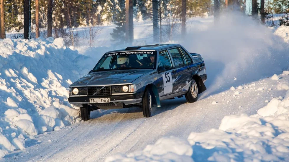 Fartdemon. Thomas Lahti står aldrig på bromsen, om det inte är för att ta en sladd, men under Månstråket gav bakaxeln upp och Lahti fick bryta.