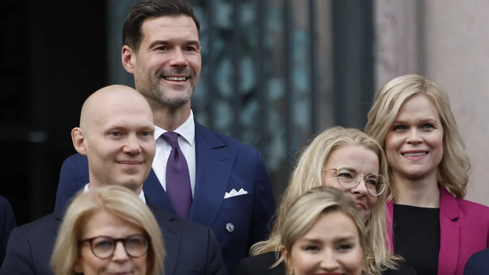 Johan Forssell (längst bak) när den nya regeringen presenterades.