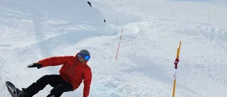 Brädåkarna körde slalom i Riksgränsen