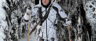 Kylig jakt i vinterlandskapet