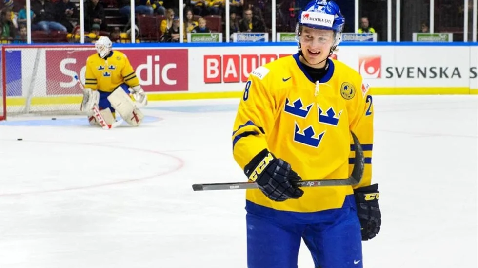 SUCCÉ. Luleåforwarden Lucas Wallmark har gjort sex poäng på fem matcher under JVM.