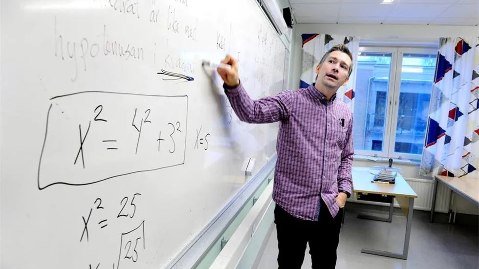 INTE I LULEÅ. Läraren Mikael Mattsson tror inte att det fria skolvalet är en del av orsaken till raset i kunskapstestet Pisa. "Säkert i Stockholm men inte här i Luleå", säger han.