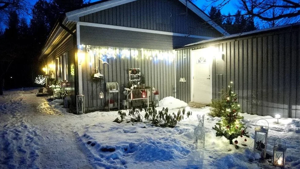 Även villatomten på Hertsön är ordentligt julblingad.