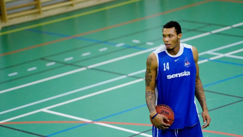 Rör om. Kodi Augustus uttalanden inför tisdagens match mot Borås väcker irritation tror Kurirens sportchef Magnus Tosser.