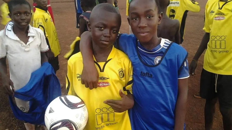 Foto: PRIVAT
AFRIKAS NOTAS. Notvikens IK har en systerklubb i Ghana. Det är fotbollsmissionären Maikano Osman, som lyckats sammanföra sina två världar genom att samla in gamla fotbollsutrustningar och föra allt till Ghana.