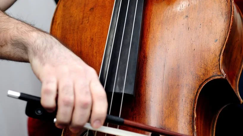 RELATION. Den cello Jakob Koranyi spelar på är lånad och mycket dyr. "Jag har en cello hemma också, men föredrar denna. Jag byter inte gärna. Relationen till mitt instrument påminner mycket om ett förhållande. Det tar tid att anpassa sig", menar han.