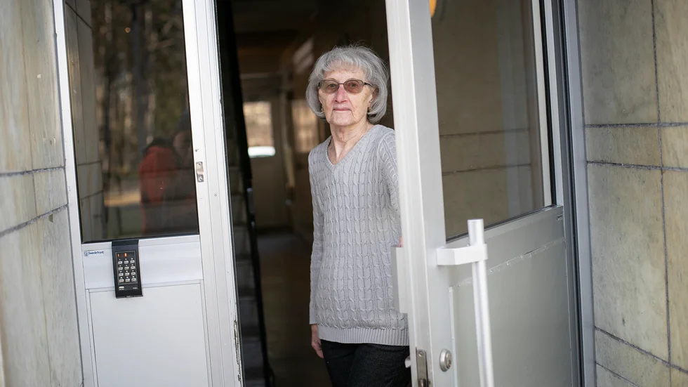 Reeli Aarna, 83, kallades till Mälarsjukhuset i Eskilstuna – bara för att få veta att hon inte behövde komma på fler kontroller. "Du förstår att man blir förbannad, de kunde väl ha ringt", säger hon.