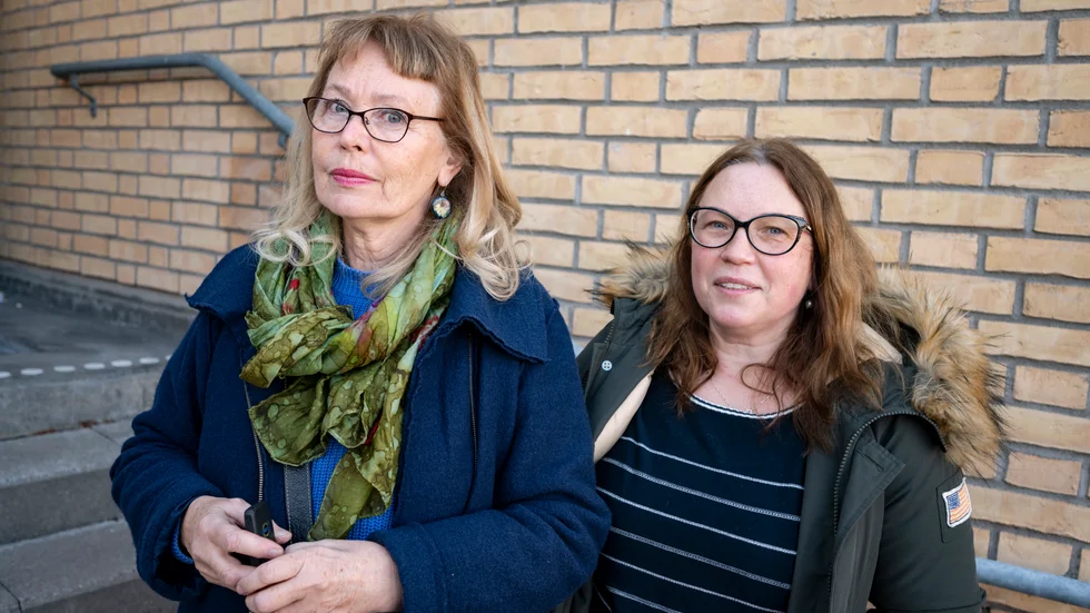 Eva Tedgård, psykolog inom barnpsykiatrin, och Tanja Balachova, barnsjuksköterska inom barnpsykiatrin, fick besked i dörren att dagens personalvaccination är inställd.