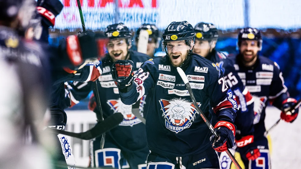 Jaakko Rissanen hittade in bakom Rögles målvakt Johan Gustafsson två gånger om. Efter att gästernas målvakt släppt in det fjärde målet blev han utbytt. 