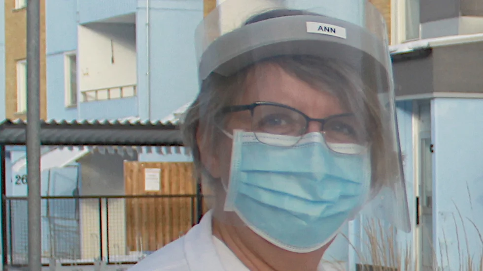 Verksamhetschef Ann Arvidsson väntar på besked om man kan vaccinera de 100 patienter som är bokade med Astra Zenecas vaccin i nästa vecka. Eller om man måste börja boka om.