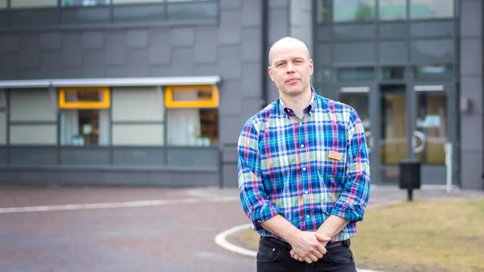 Johannes Kullered, rektor på Värgårdsskolans högstadie, ser allvarligt på problematiken kring sociala medier. "Det kan få allvarliga konsekvenser", säger han.