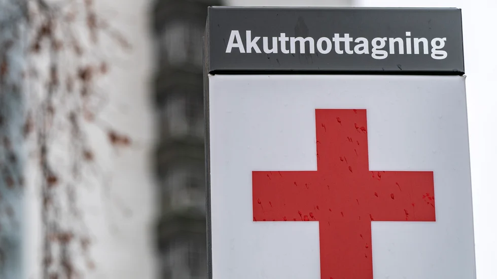 En man som varken kan tala eller röra sig lämnades på en akutmottagning med en lapp kring halsen. Arkivbild.