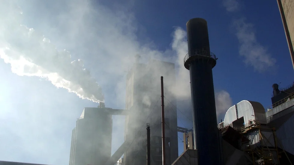Varje gång Cementa överskrider bullernivåerna väntar ett vite på 50 000 kronor, och ett vite om fem miljoner om en permanent lösning inte är klar till 31 maj 2022.