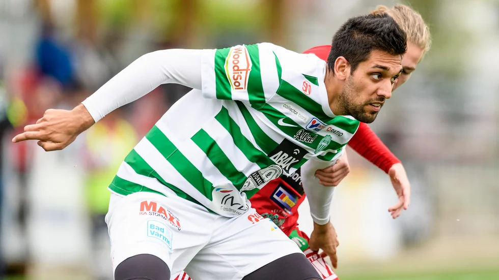 Allan Kosik i en match i VSK-tröjan för fem år sedan. Nu kan han göra debut i Fannatröjan.