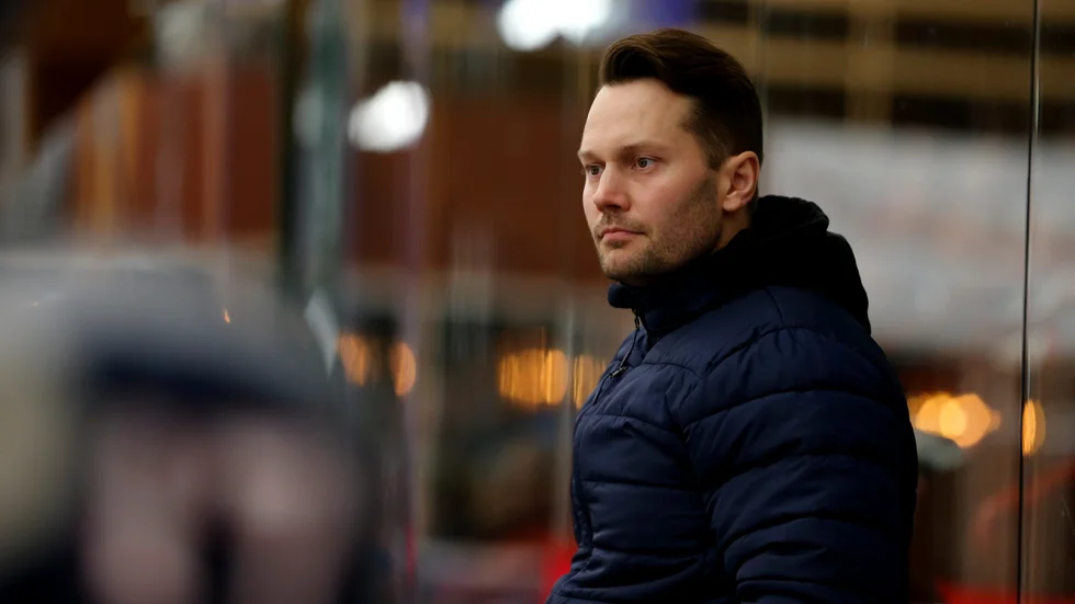 "Backsidan är ju i princip helt ny förutom Erik Gustafsson och det ska bli spännande att se hur de agerar och spelar ihop", säger Martin Gudmundsson inför träningsmatchen mot Vimmerby.