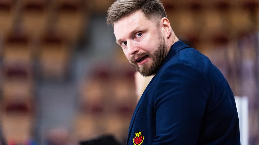 "Det är tveksamt om det kommer hinna hända något innan premiären. Mycket tveksamt. Men kanske i början av serien", säger Mikael Forsberg.