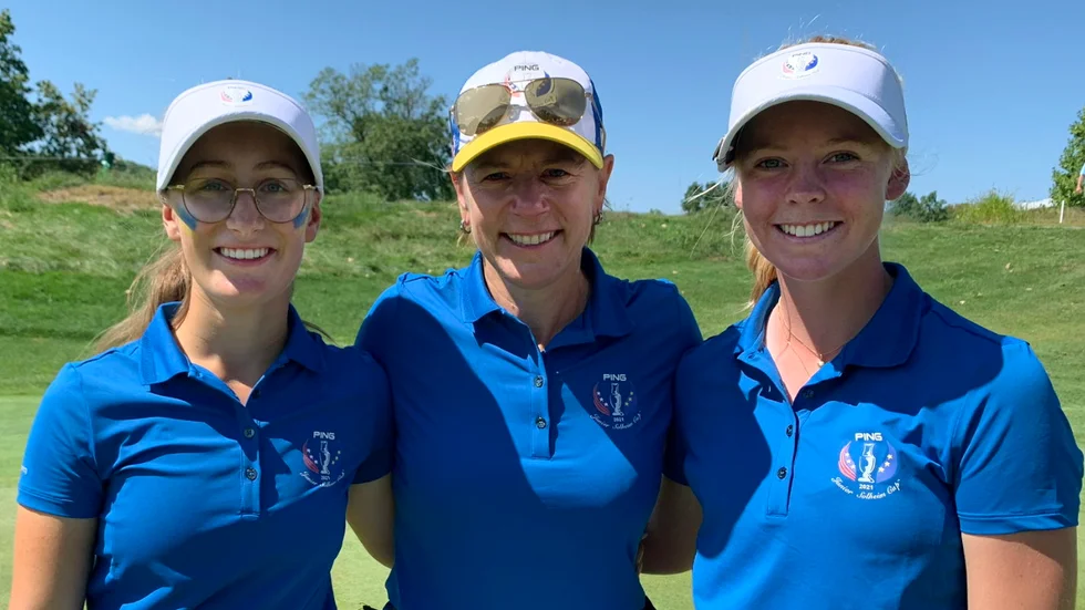 Europa vann Junior Solheim Cup för första gången sedan 2007 och för första gången någonsin i USA. Här flankeras kapten Annika Sörenstam av lagets svenskor Nora Sundberg och Meja Örtengren.