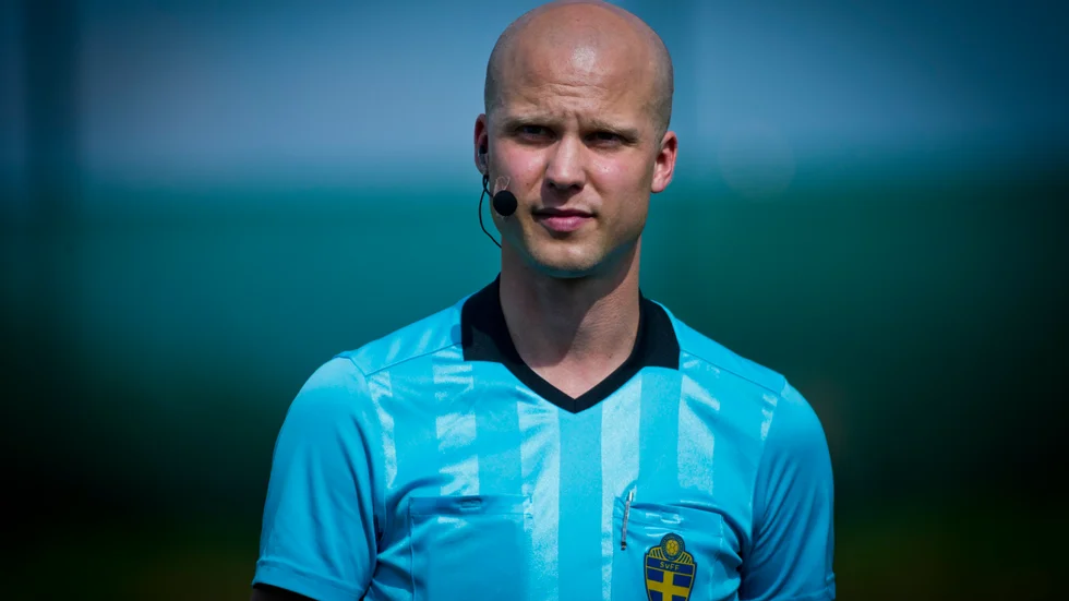 Pontus Olofsson får en ny chans i allsvenskan när han på lördag är fjärdedomare i matchen mellan Djurgården och Kalmar FF.
