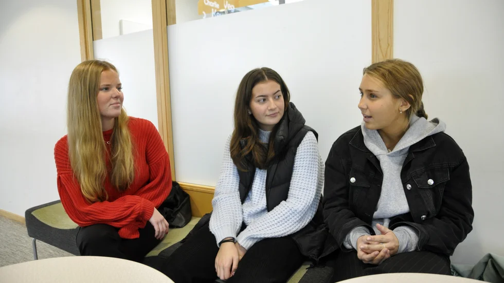 Miranda Fredriksson, Victoria Andersson och Thilda Malmberg, vars mamma arbetar som mentor på Nyköpings högstadium.