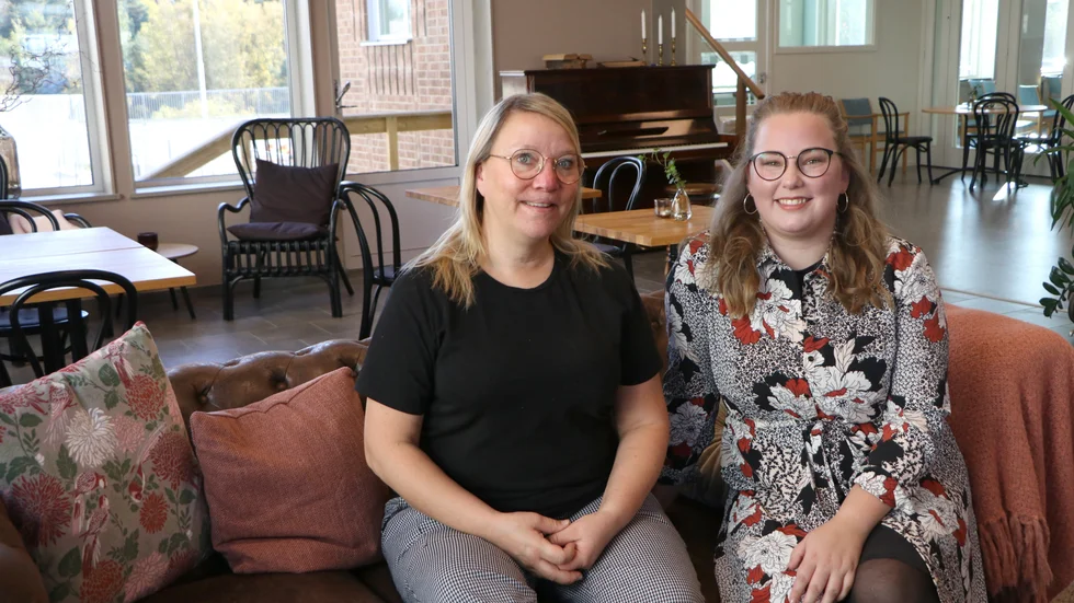Anne Gistedt, kaféansvarig, och Julia Forsberg, föreståndare i Centrumkyrkan, ser fram emot att få öppna upp sitt kafé på tisdag.