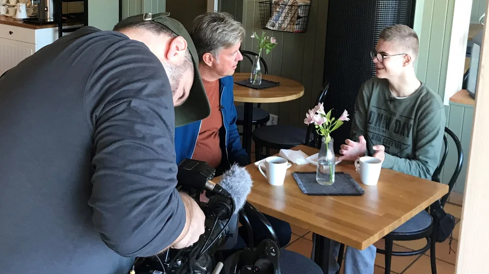 Ödeshögskillen Vilfred Landstrdt intervjuas av Landet runts Henrik Kruusval om Världens barn-insamlingen.