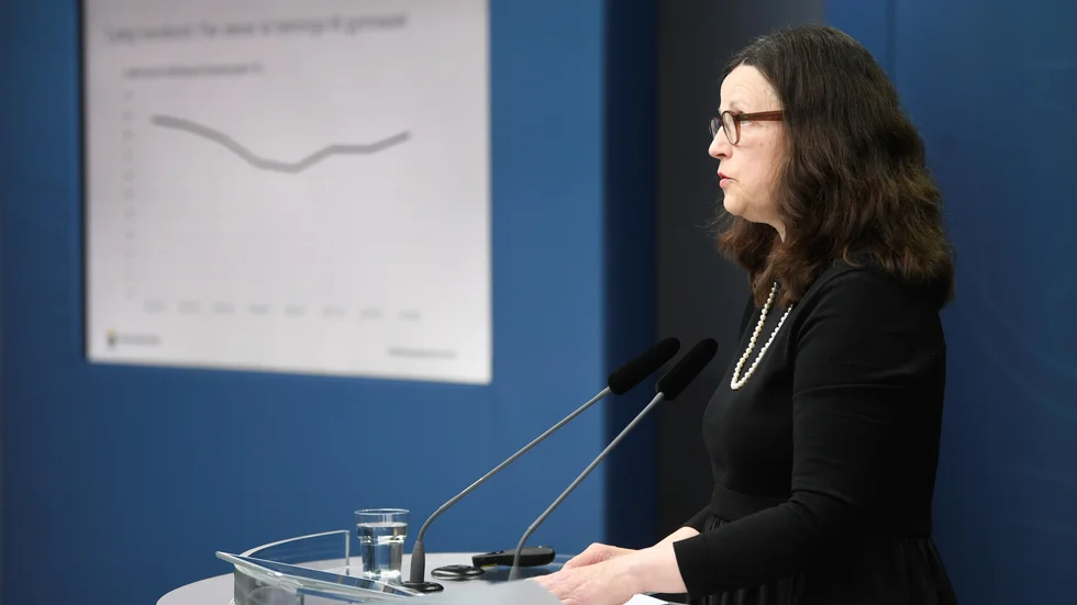 När PIRLS-undersökningen från 2016 nu ifrågasätts på samma grunder som PISA-undersökningen från 2018, kan inte Anna Ekström ännu en gång skjuta ansvaret från sig, menar ledarskribenten.