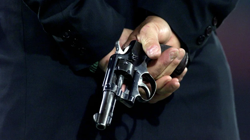 Enköpingsbon till sex månaders fängelse, bland annat för innehav av en modifierad startpistol-