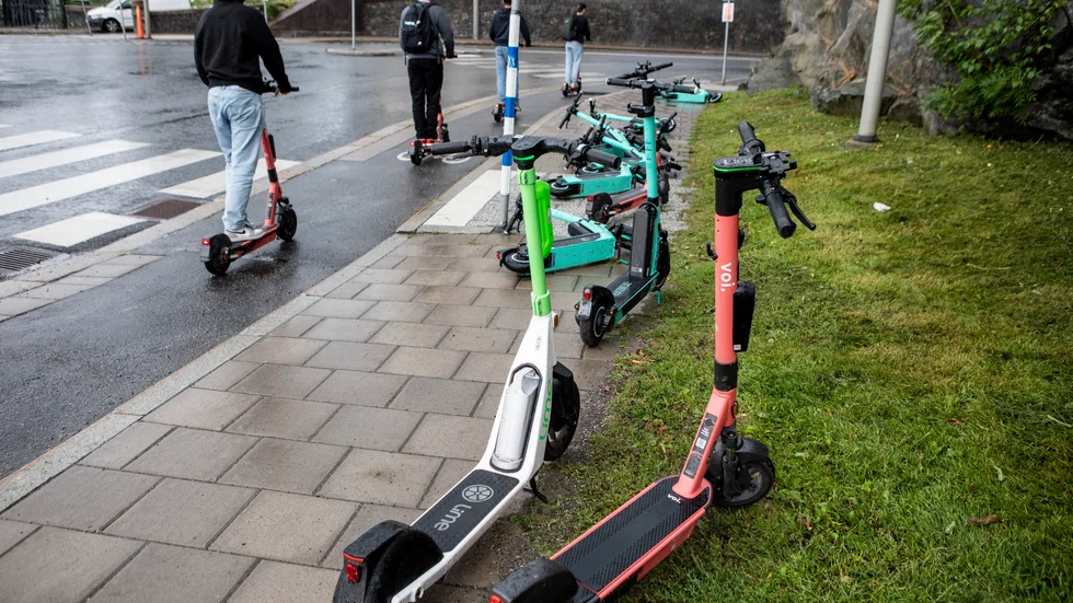 Förbud. Elsparkcyklar och förare som inte håller sig borta från gångbanor och trottoarer riskerar böter. 