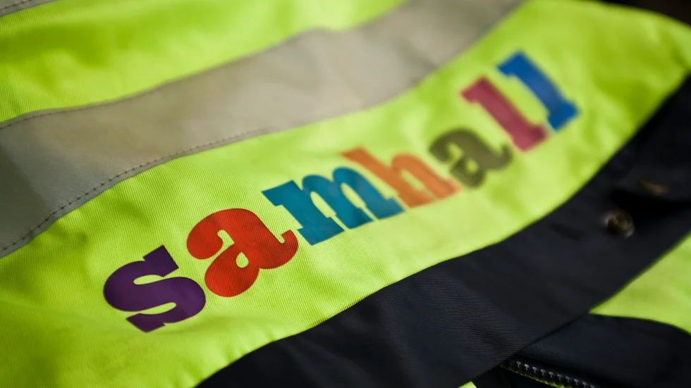 Samhalls verksamhet borde ses över och omprövas, menar skribenten. 