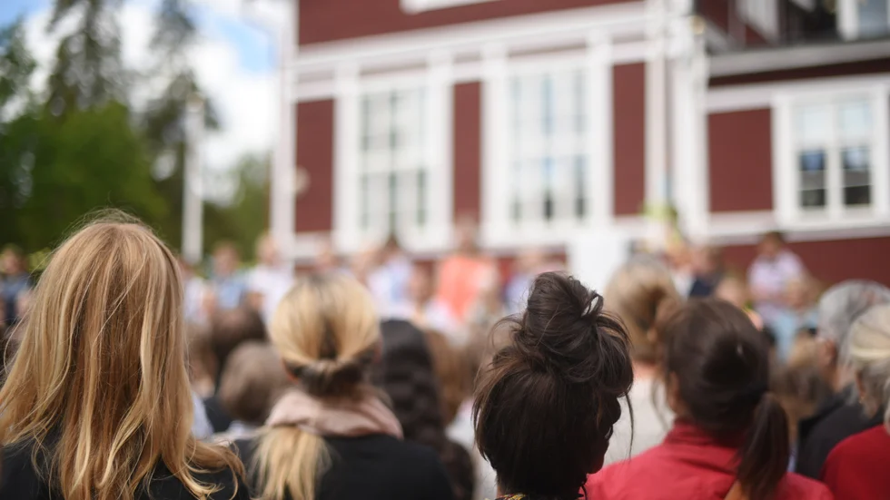 Sommartider hej, hej - men ledigheten dröjer för en del lärare och elever. Bilden från en skolavslutning före pandemin och dess restriktioner.