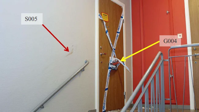 Större delen av den brutala misshandeln inträffade strax utanför lägenhetsdörren.