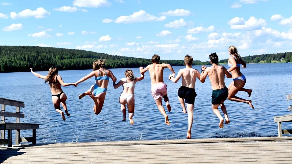 Från vänster i bild: Tilde Malm, Anna Hansson, Ebba Hedström, Lucas Johansson, Hugo Dahlbäck, Ludwig Kreizel och Elsa Strömberg.