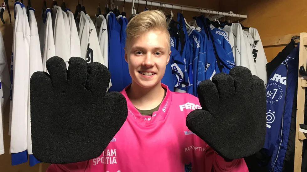 Rasmus Karlsson, IFK Motalas bandymålvakt, får en ny chans att komma med till ett VM i Ryssland.