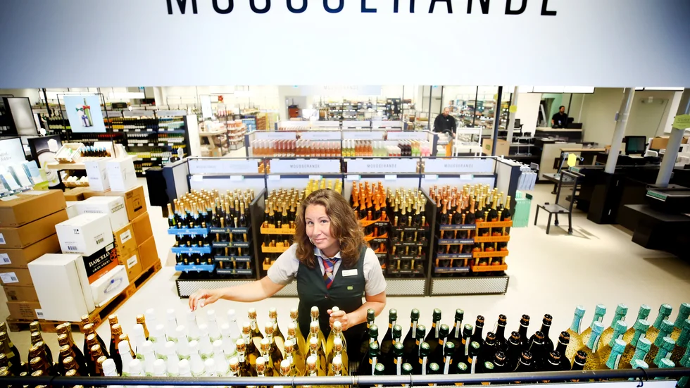 "Den gamla butiken i Tuna park var Sörmlands största butik och nu blir den nya butiken ännu större. Den här är nästan 800 kvadratmeter stor", säger Jennie Engdahl, butikschef på Systembolaget i Tuna park.