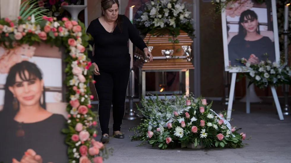 En rad kandidater mördades inför det mexikanska valet den 6 juni. Bilden är från begravningen den 26 maj av borgmästarkandidaten Alma Rosa Barragán som sköts ihjäl under ett kampanjtal i staden Moroleón.