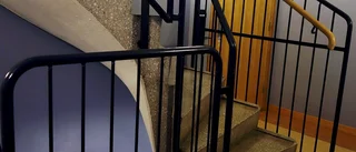 Döms för våldtäkt i trapphus