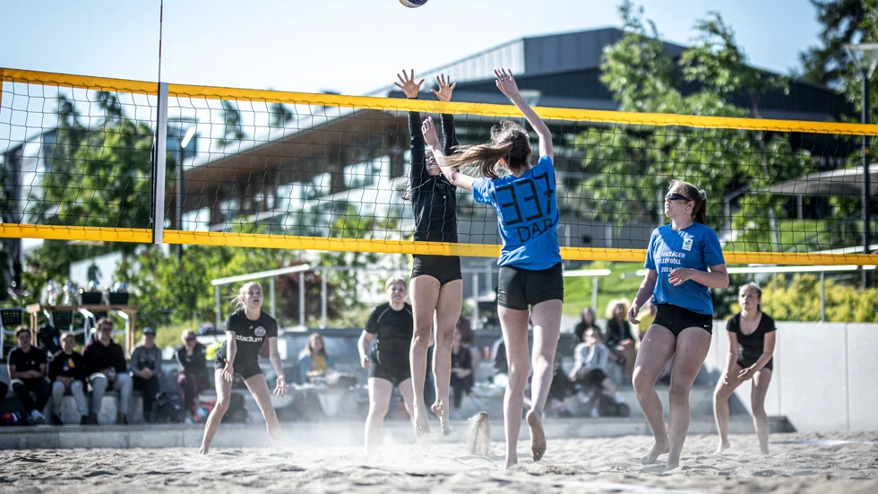 Finalerna spelades på volleybollplanen vid Bryggarbacken.