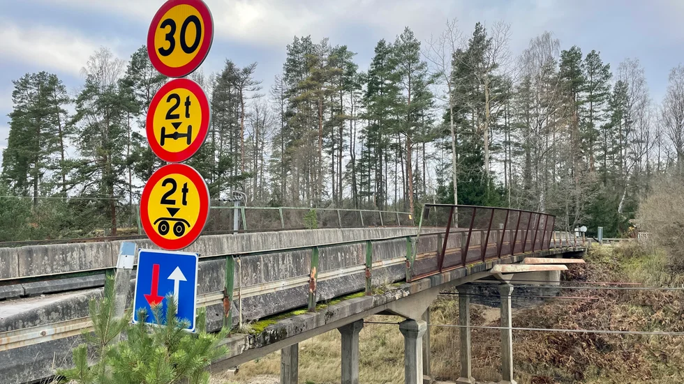 Den som vill köra mot Fäboda i fortsättningen ombeds åka via Strångsjö. 