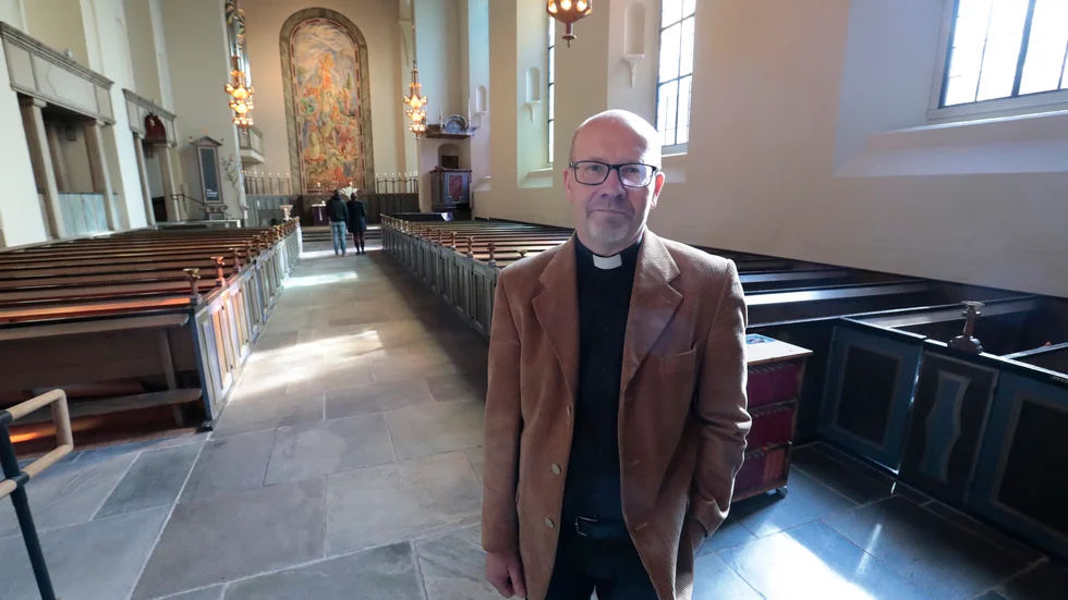 Per Anders Sandgren är svensk präst i Norge och berättar om hur bomben i Oslo drabbade kyrkan: "Explosionen slog upp alla kyrkdörrar och krossade alla fönster."
