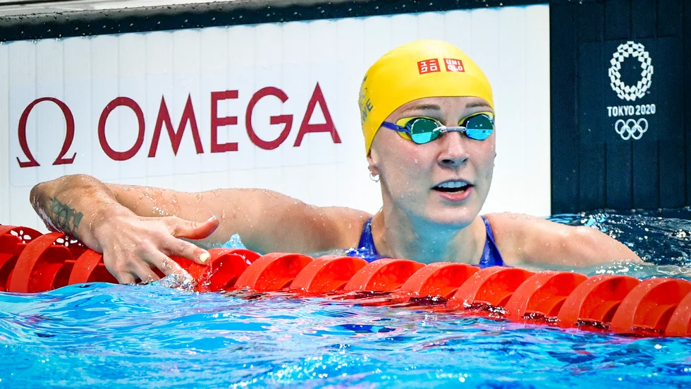 Sarah Sjöström kan ladda för OS-final på 100 meter fjäril där hon får sällskap av Louise Hansson.