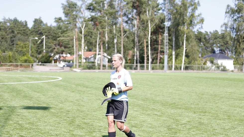 Elin Andersson släppte endast en boll förbi sig i Tjusts genrep.