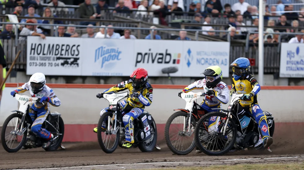 Västervik Speedway ligger under med fyra poäng mot Dackarna inför onsdagskvällens avgörande semifinal.