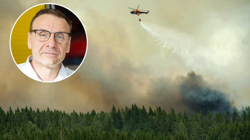 Mattias Gårdholt är inte orolig för att räddningstjänsten skulle stå handfallen vid en stor skogsbrand. Här syns en helikopter vattenbomba den stora skogsbranden i Västmanland 2014. 