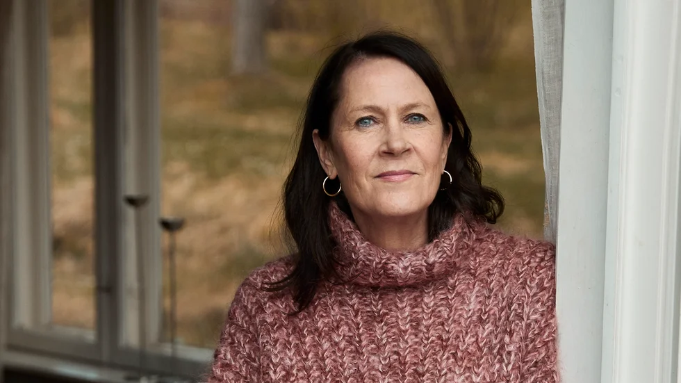 Vigdis Hjorth slog igenom med den uppmärksammade romanen "Arv och miljö". Senast gav hon ut romanen "Lärarinnans sång" som kom på svenska förra året.