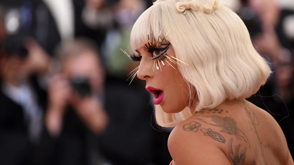 Lady Gagas (bilden) hundvakt mår bättre men har förlorat en bit av sin ena lunga. Arkivbild.